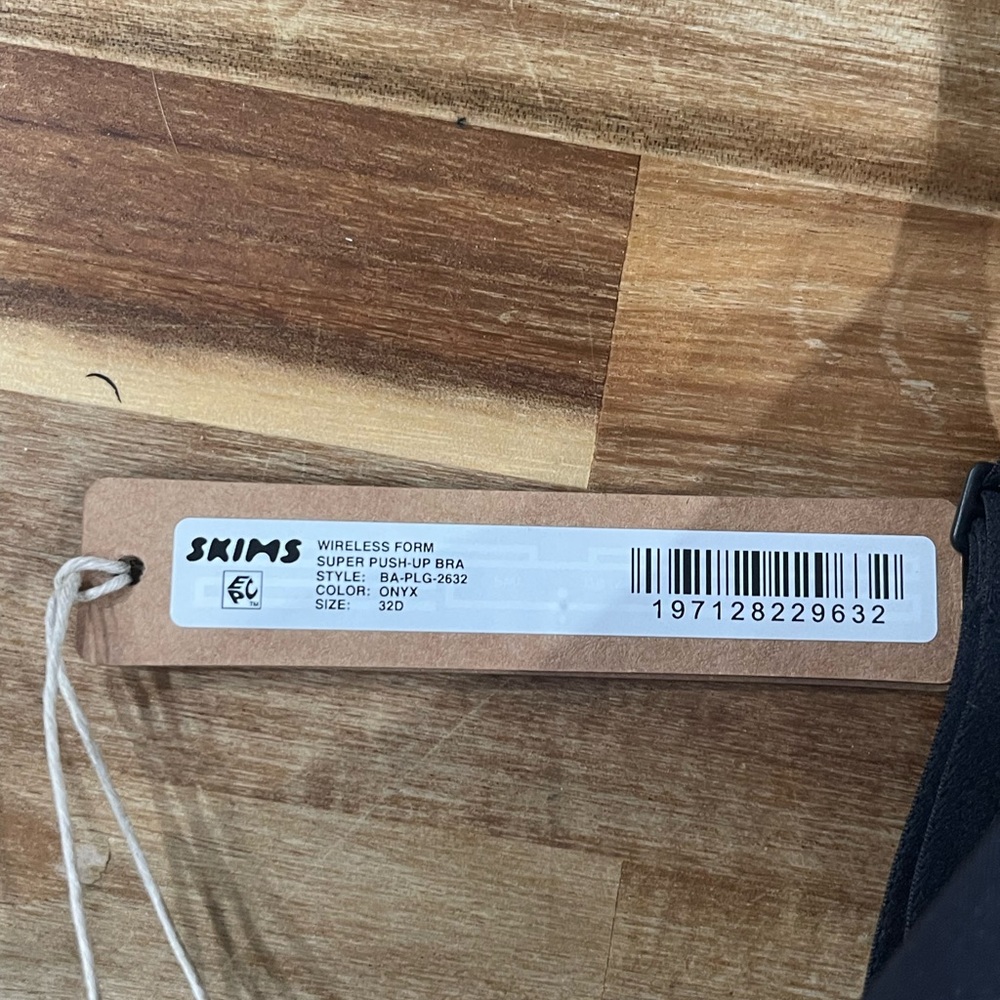 FLAWED Wireless Foam Super Push-up Bra - Picture 3 of 4